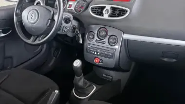 Renault Clio — photo 6