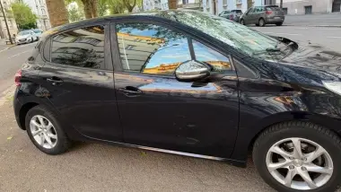 Peugeot 208 — photo 2